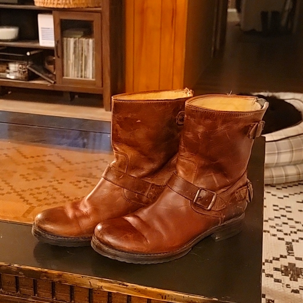 Frye Veronica Back Zip Short Size 9.5 Tan Light Brown Leather Motorcycle Boots